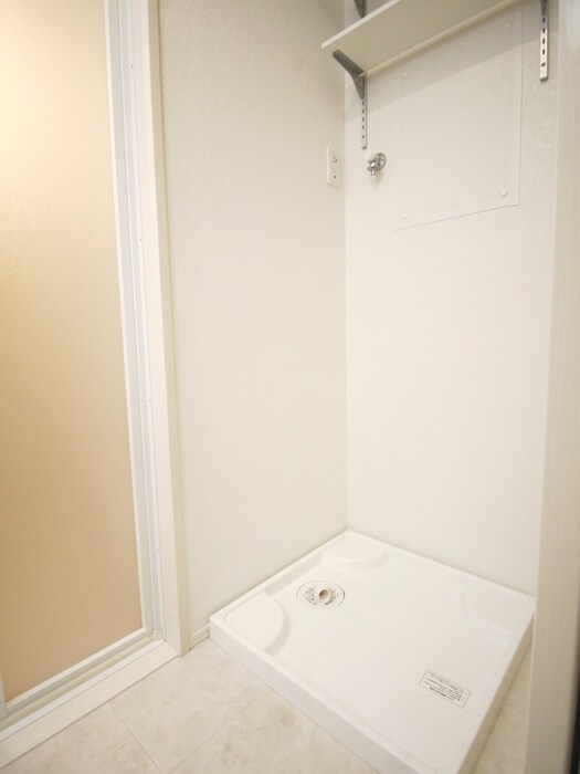 物件内観写真16　(洗濯機置場)