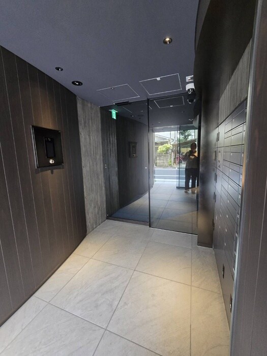 物件外観写真2　(エントランス部分)