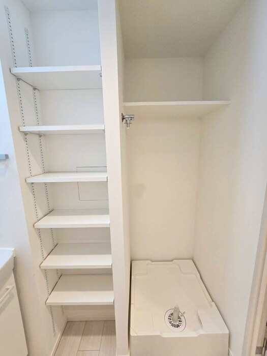 物件内観写真15　(洗濯機置場)