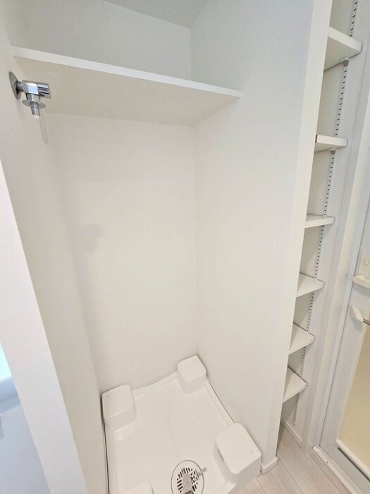 物件内観写真15　(洗濯機置場)