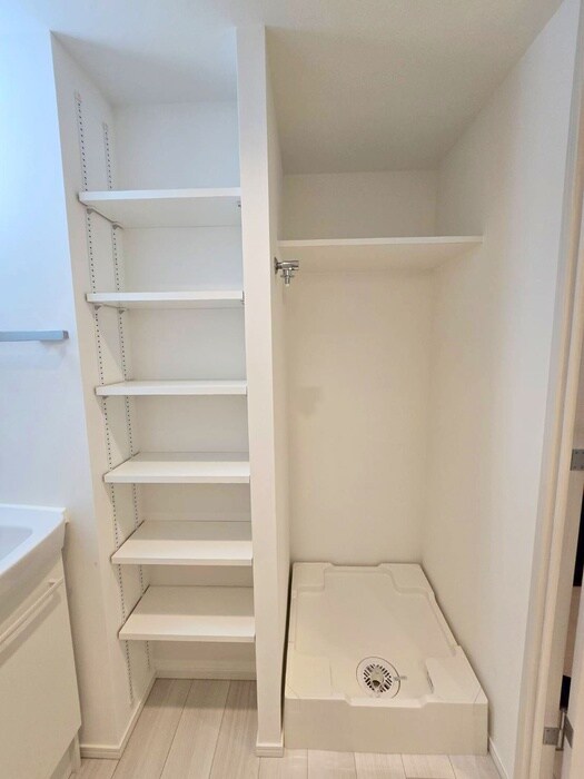 物件内観写真15　(洗濯機置場)