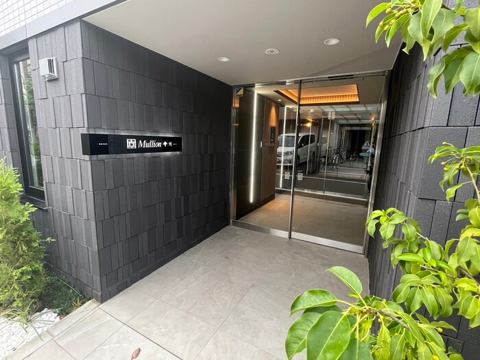 物件外観写真3　(エントランス部分)