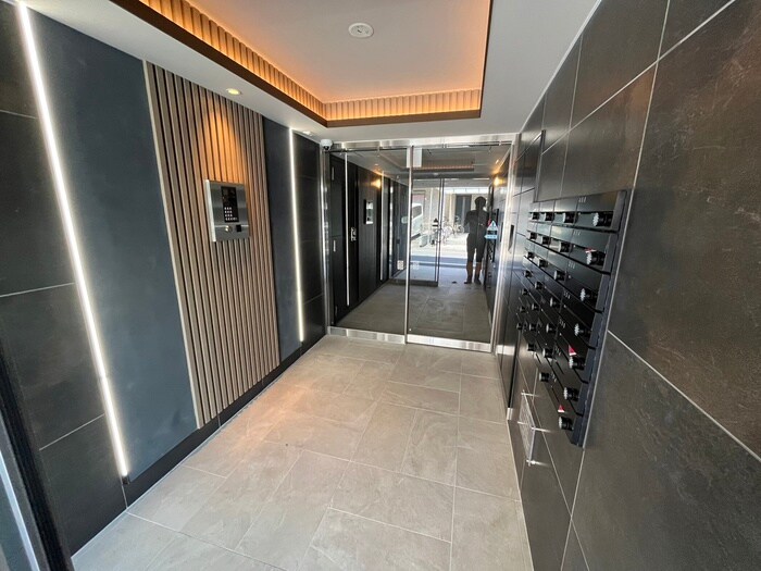 物件外観写真4　(エントランス部分)