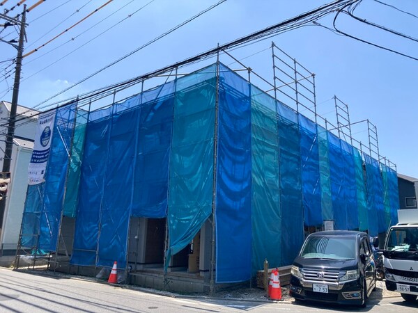 建築中