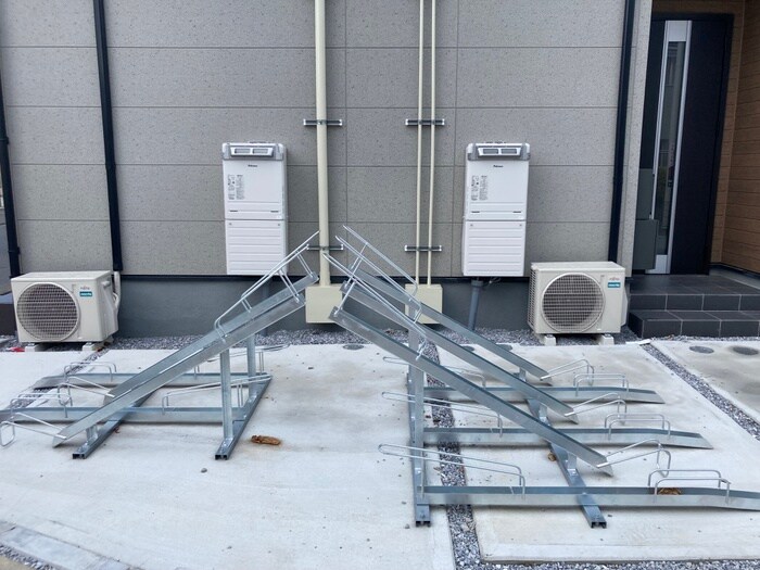 物件外観写真4　(駐輪場)