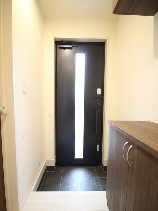 物件内観写真16　(玄関)