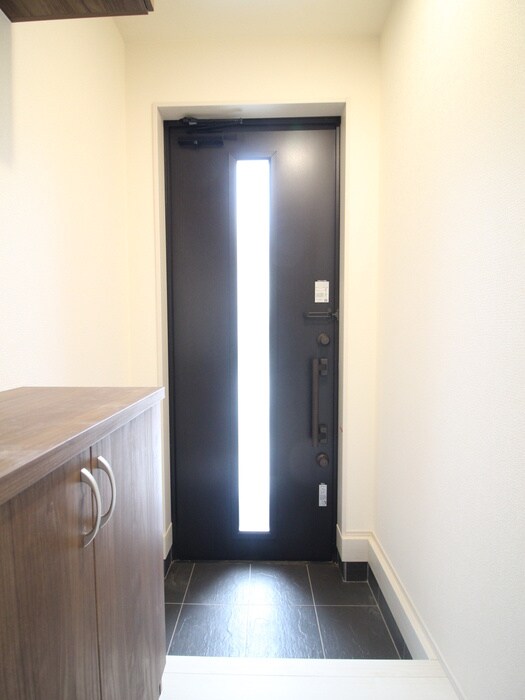 物件内観写真16　(玄関)