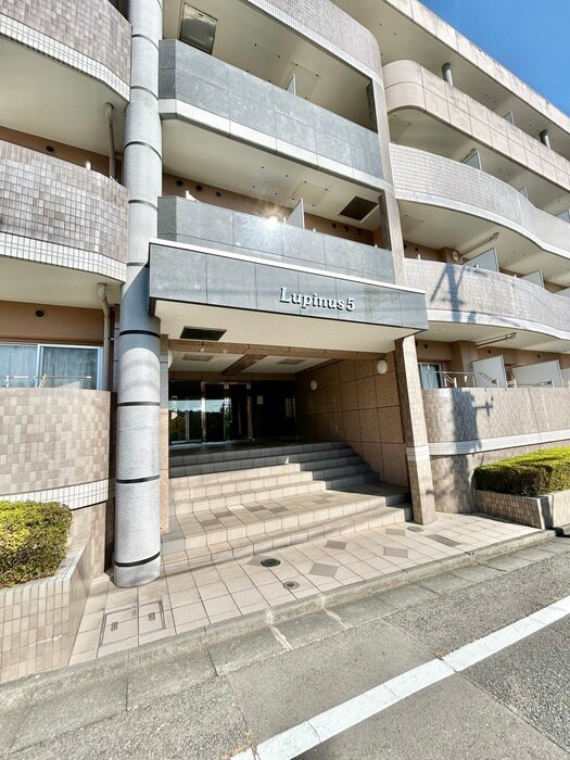 物件外観写真5　(エントランス部分)