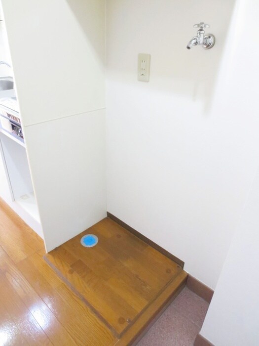 物件内観写真15　(洗濯機置場)