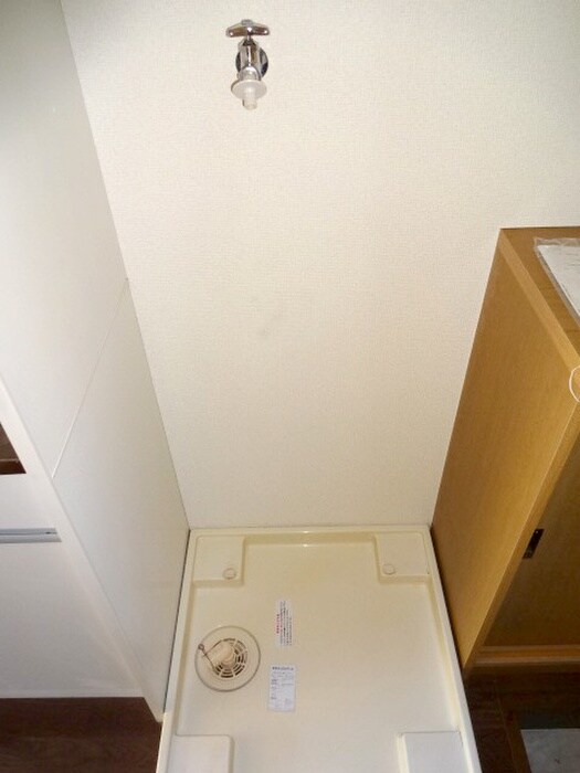 物件内観写真12　(洗濯機置場)