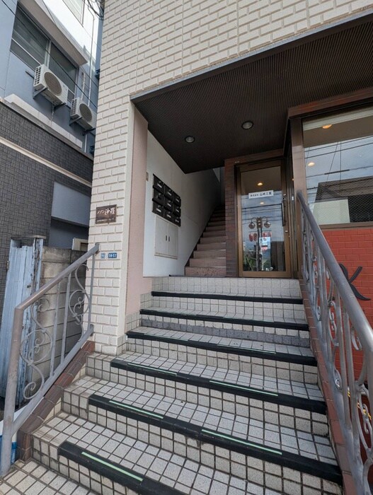 物件外観写真4　(エントランス部分)