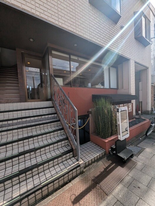 物件外観写真5　(エントランス部分)