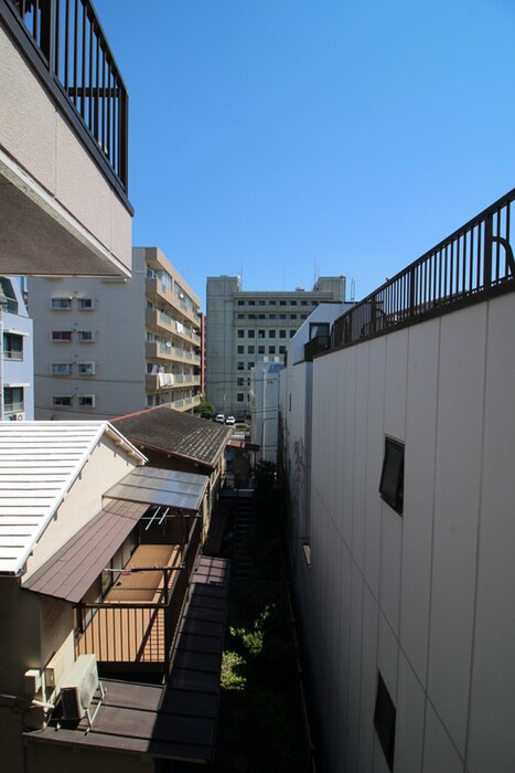 物件内観写真13　(室内からの展望)