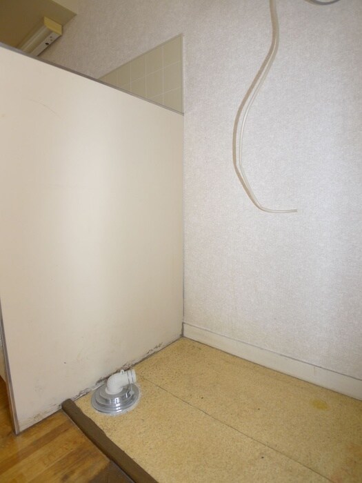 物件内観写真16　(洗濯機置場)