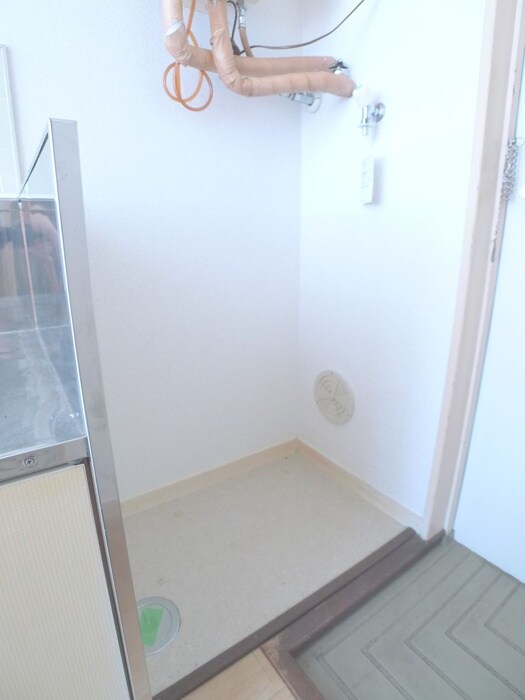 物件内観写真17　(洗濯機置場)