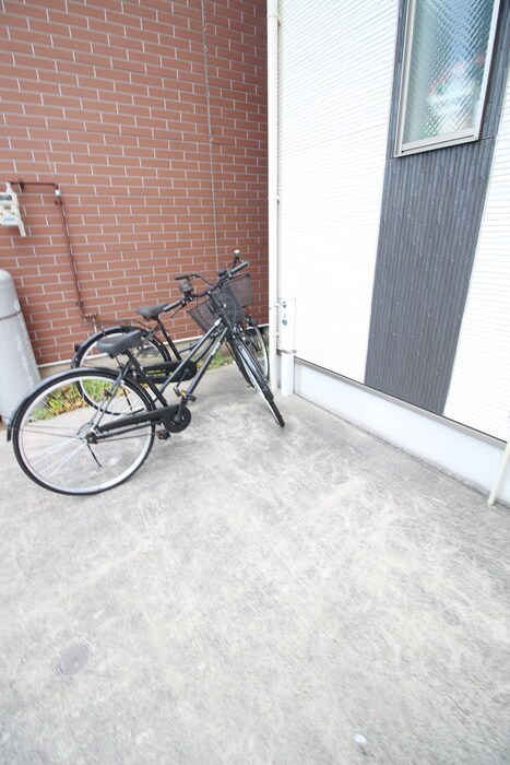 物件外観写真5　(駐輪場)