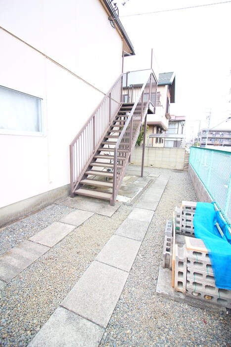 物件外観写真4　(エントランス部分)