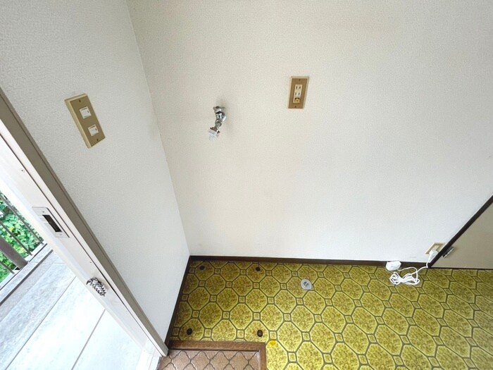 物件内観写真14　(洗濯機置場)