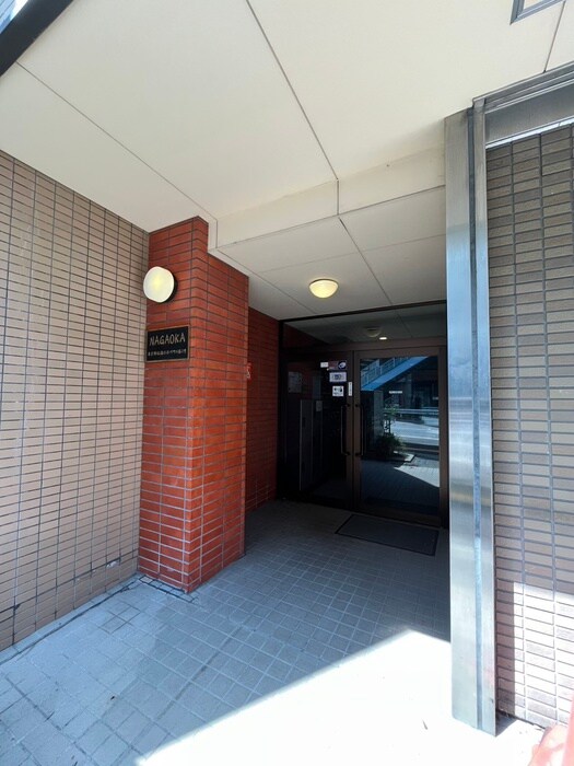 物件外観写真2　(エントランス部分)