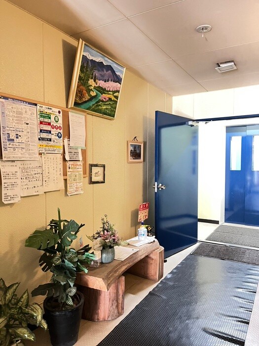 物件外観写真3　(エントランス部分)