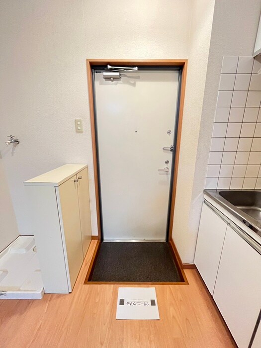 物件内観写真16　(玄関)