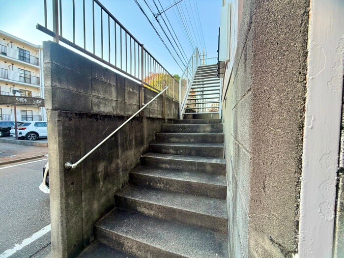 物件外観写真3　(エントランス部分)