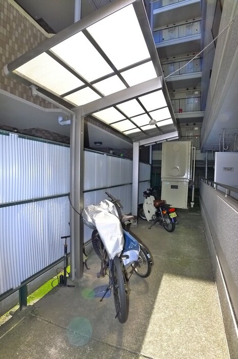 物件外観写真4　(駐輪場)