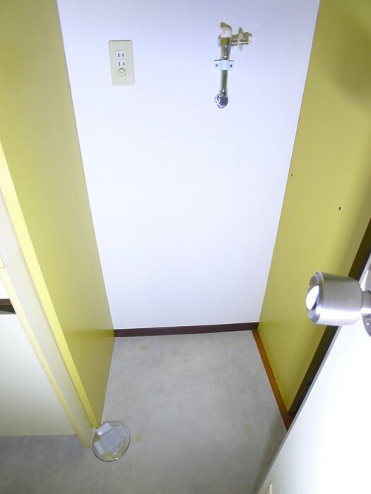 物件内観写真15　(洗濯機置場)