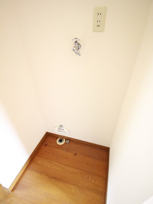 物件内観写真9　(洗濯機置場)