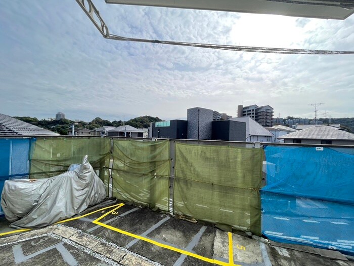 物件外観写真4　(バイク置き場)