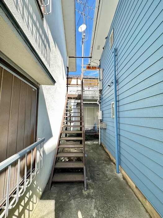 物件外観写真4　(エントランス部分)