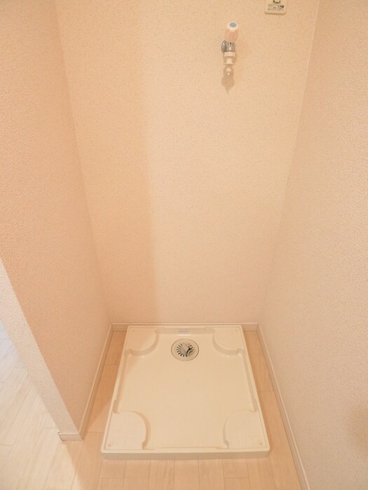 物件内観写真14　(洗濯機置場)