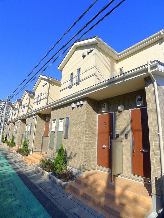 物件外観写真3　(エントランス部分)