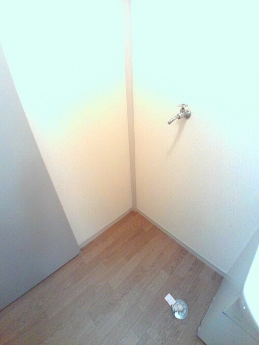 物件内観写真9　(洗濯機置場)