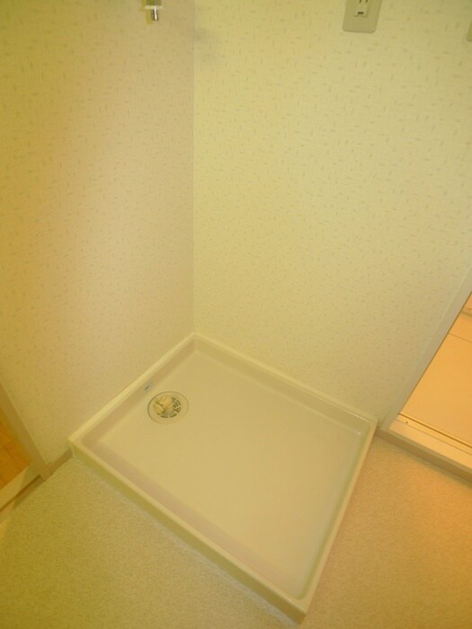 物件内観写真18　(洗濯機置場)