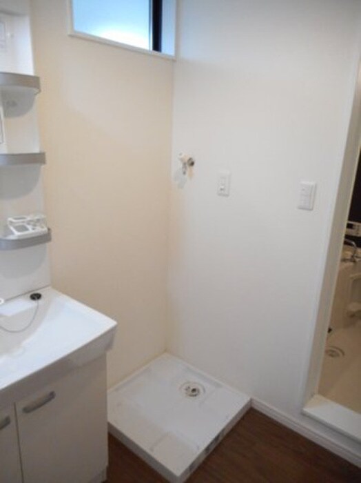 物件内観写真13　(洗濯機置場)