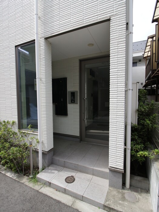 物件外観写真3　(エントランス部分)