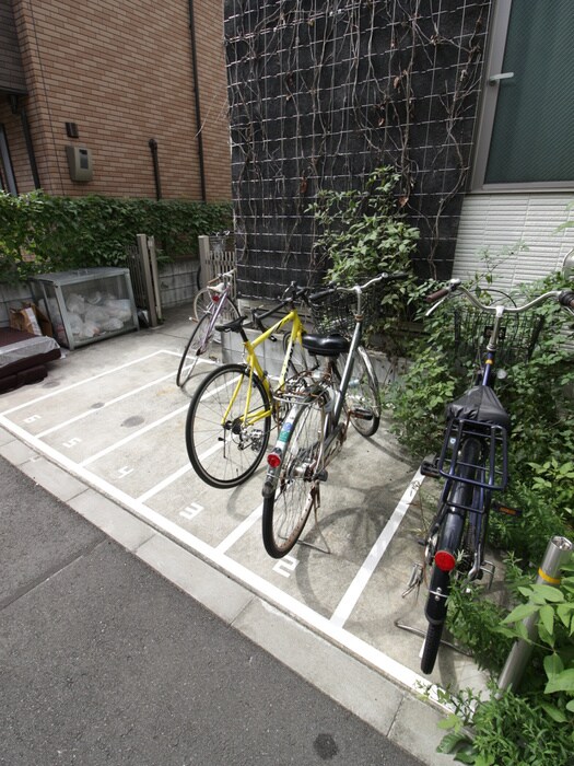 物件外観写真5　(駐輪場)