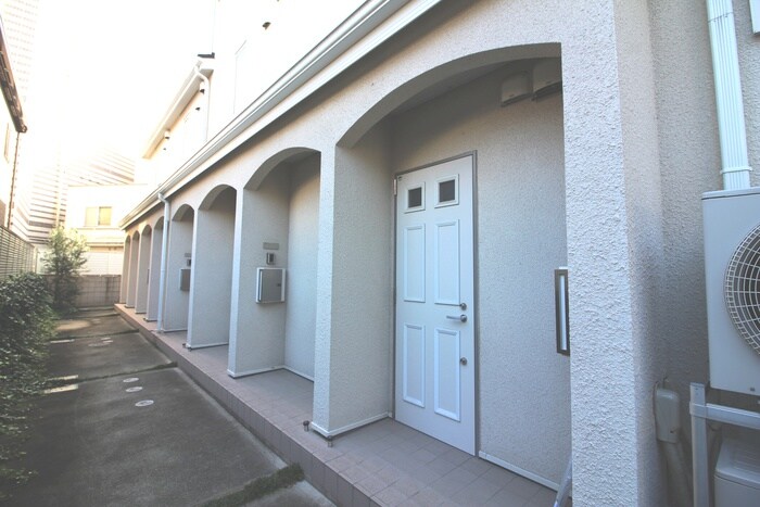 物件外観写真3　(エントランス部分)