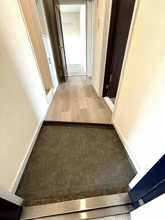 物件内観写真12　(玄関)