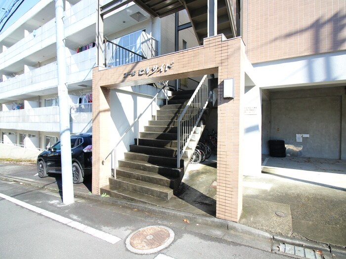 物件外観写真2　(エントランス部分)