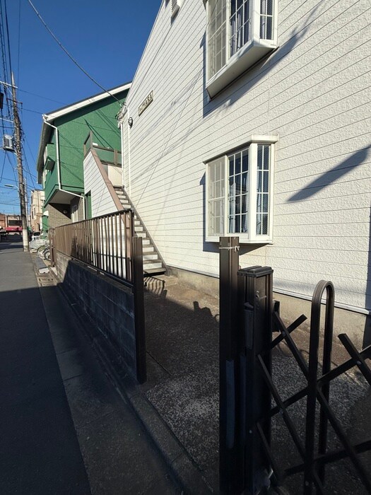 物件外観写真3　(エントランス部分)