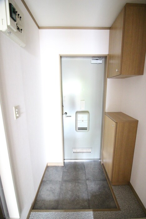 物件内観写真7　(玄関)