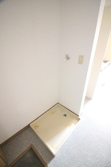 物件内観写真8　(洗濯機置場)