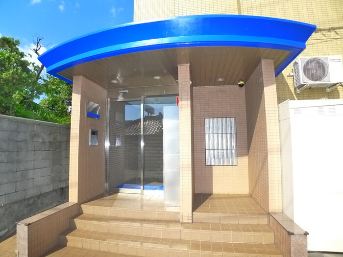 物件外観写真3　(エントランス部分)