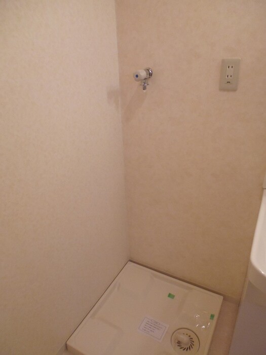 物件内観写真12　(洗濯機置場)