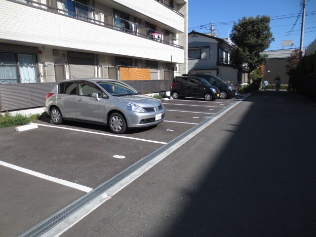 物件外観写真2　(駐車場)