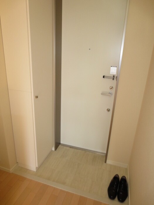 物件内観写真13　(玄関)