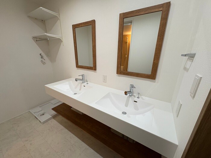 物件内観写真12　(洗面)