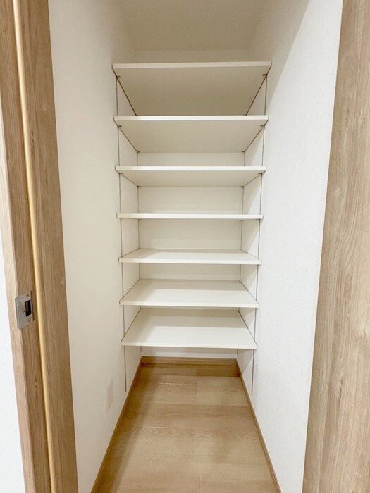 物件内観写真13　(収納)
